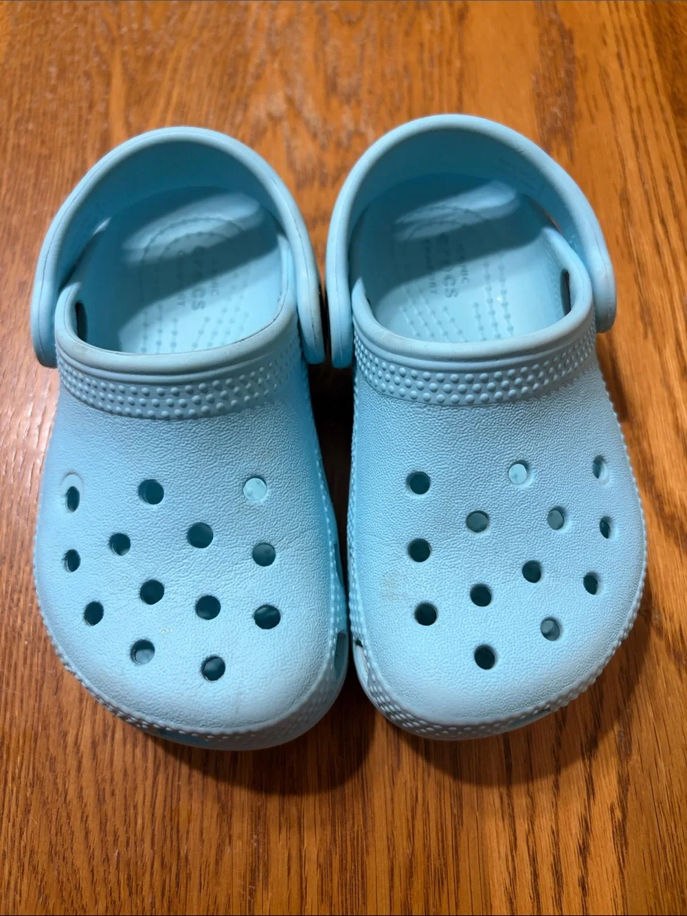 Crocs children’s Light Blue Clogs Slip-On Sandals size 7